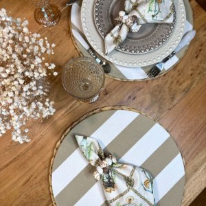 Capas para sousplat às riscas impermeáveis